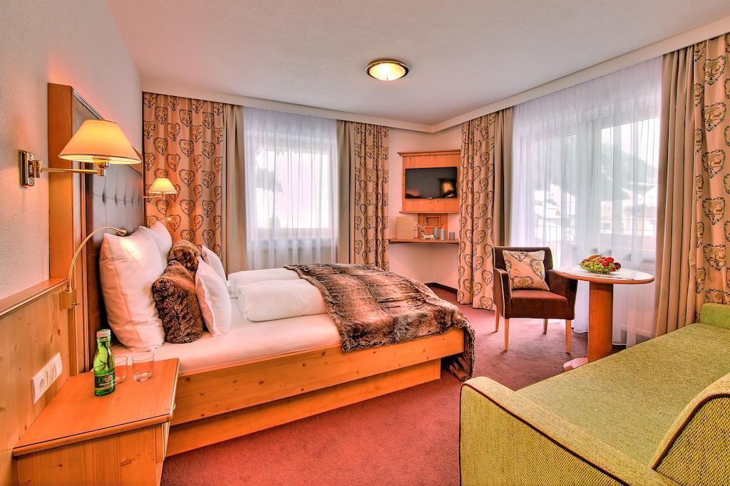 Hotel Garni Urezza Ischgl Habitación foto
